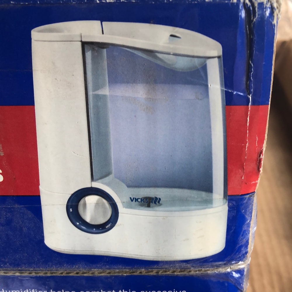 Vicks Warm Mist Humidifier - Picture 3 of 7